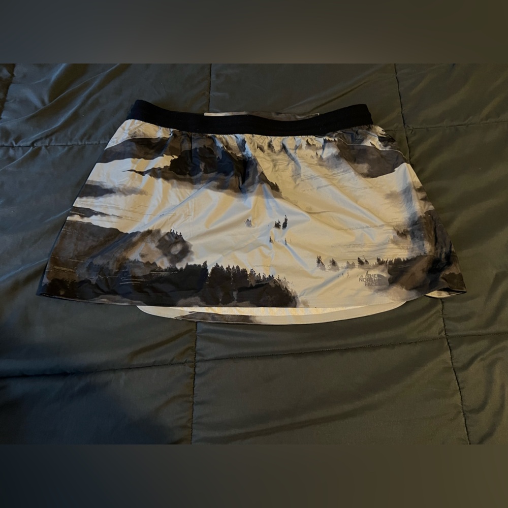 The North Face Black and White Mini Skirt Casual Athletic